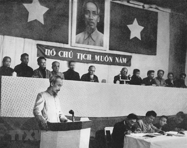 Chủ tịch Hồ Chí Minh đọc báo cáo tại kỳ họp thứ III, Quốc hội khóa I nước Việt Nam Dân chủ Cộng hòa, thông qua Luật Cải cách ruộng đất (12-1953). (Ảnh: Tư liệu/TTXVN)
