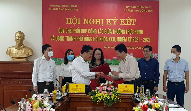 Các đại biểu ký kết các Quy chế phối hợp công tác.